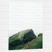 Muursticker - Groene Berg in de Mist - 80x120 cm Foto op Muursticker