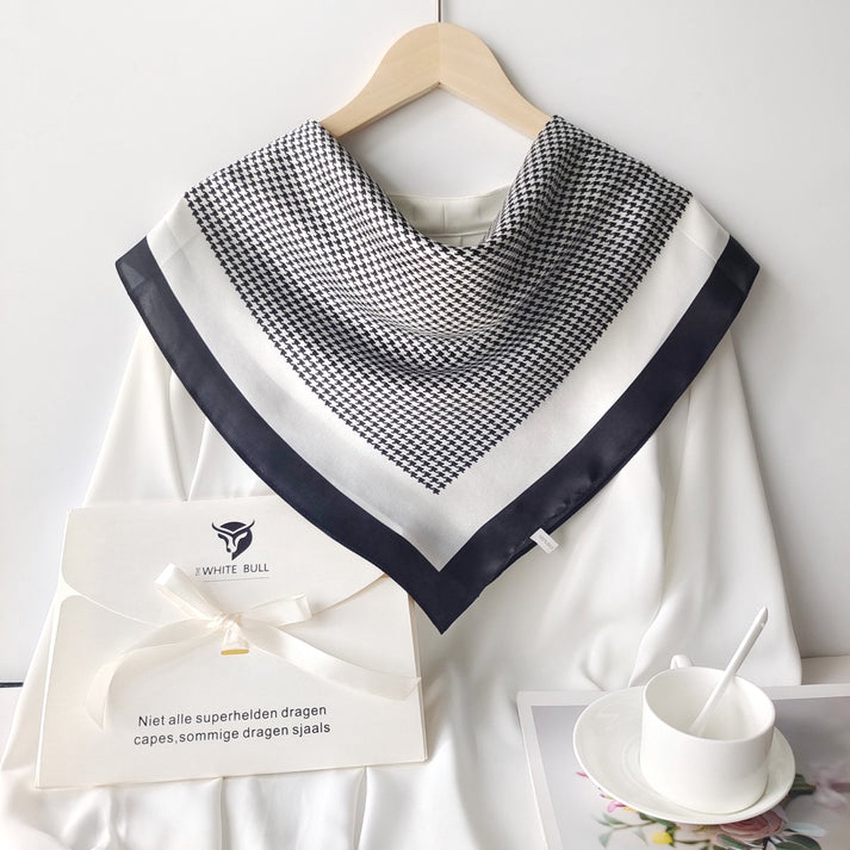 Classic Checkmate- zijden sjaal- Premium topkwaliteit- 100% moerbei- beste geschenk voor dames-70x70cm - Perfect verjaardags- en jubileumcadeau-idee