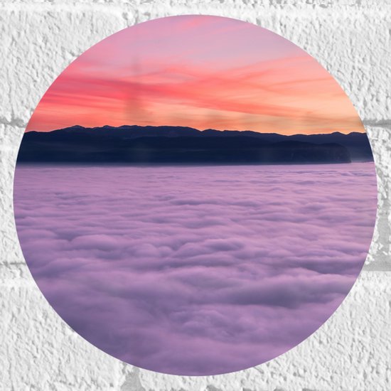 Muursticker Cirkel - Foto Boven de Wolken met Oranje Lucht - 20x20 cm Foto op Muursticker