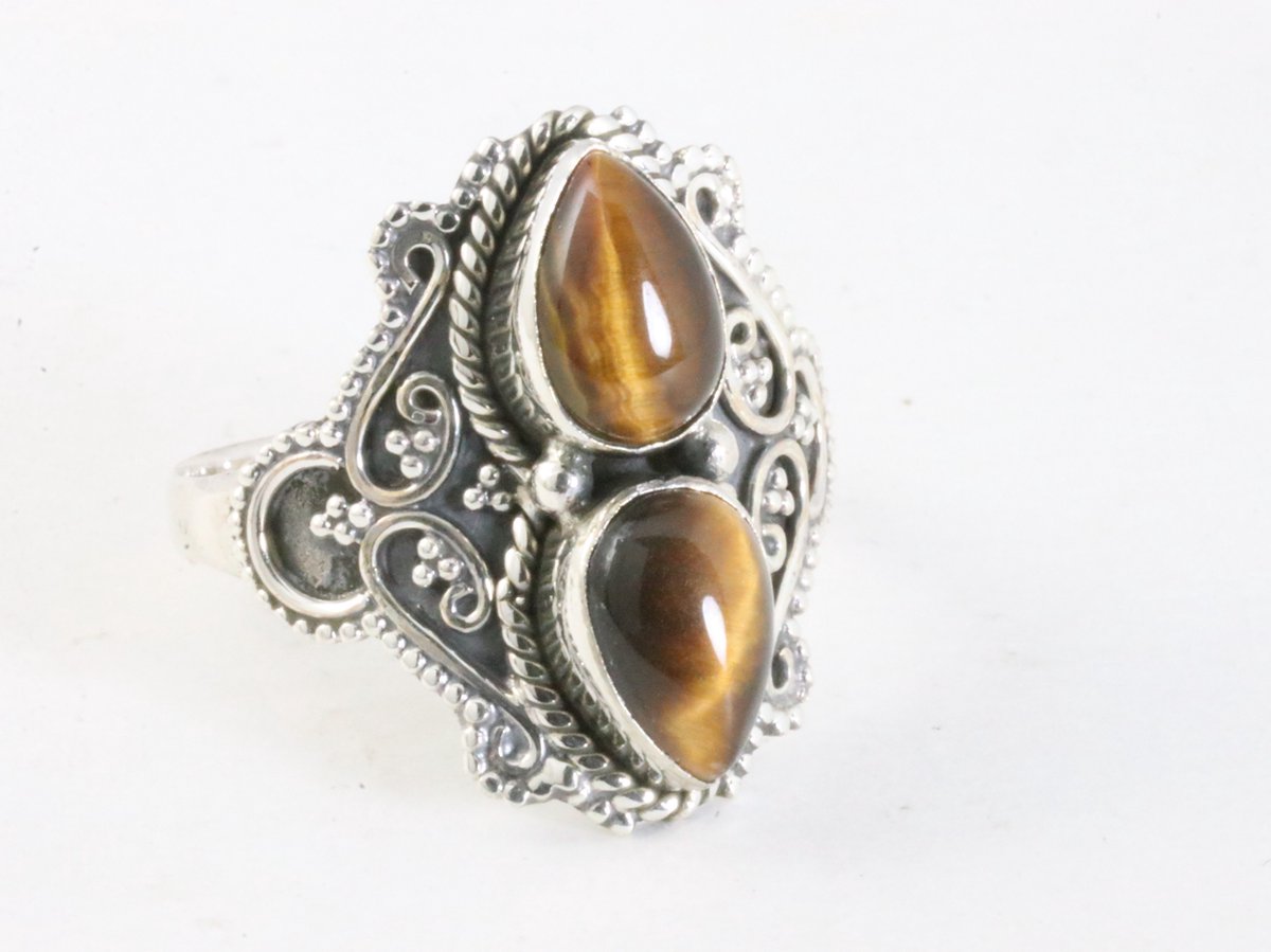 Bewerkte zilveren ring met tijgeroog - maat 19