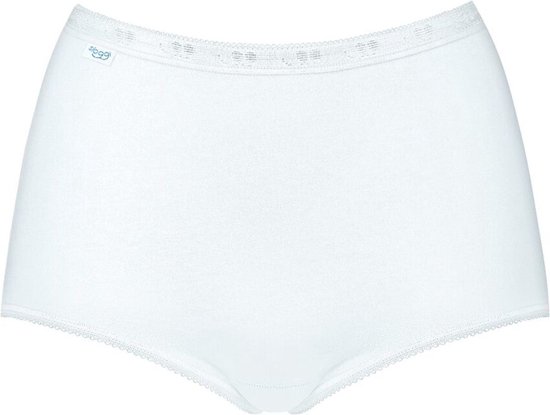 Witte katoenen maxi slip met een fijne kanten rand aan de tailleband en broekspijpen.