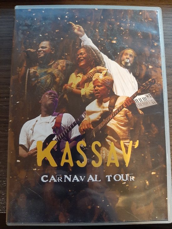 Kassav Carnaval Tour dvd-hoes met een groepsfoto van de bandleden