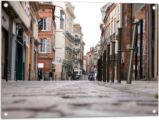 Tuinposter – Straat met Winkels - 80x60 cm Foto op Tuinposter (wanddecoratie voor buiten en binnen)