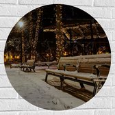 WallClassics - Muursticker Cirkel - Ondergesneeuwd Bankje in Park - 70x70 cm Foto op Muursticker