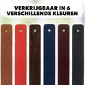 Zes leren stroken in verschillende kleuren: bruin, rood, donkerbruin, blauw, bordeaux en zwart.