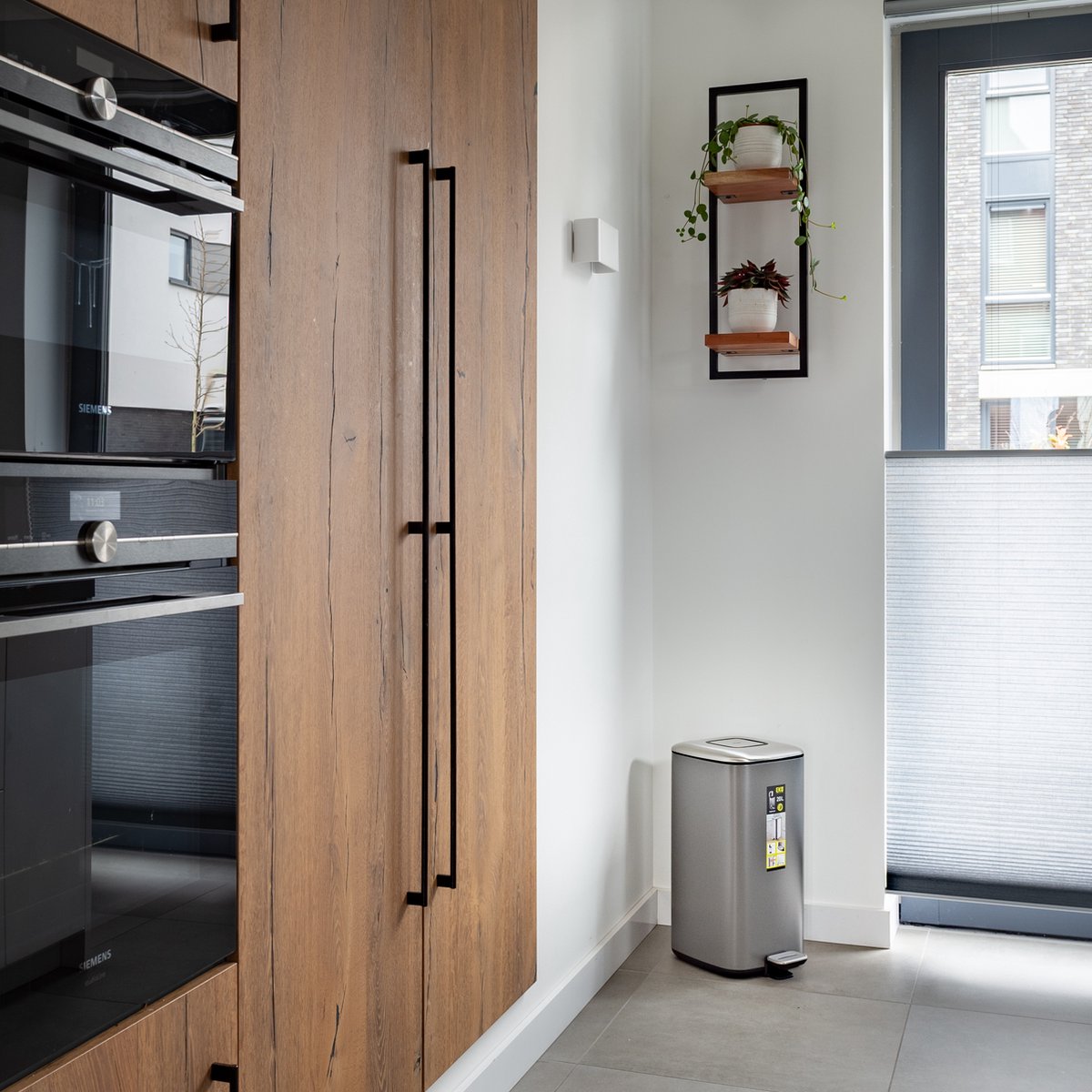 Goedkoopste EKO Regent pedaalemmer 20 Liter – Prullenbak met uitneembare afvalemmer – Fingerprint-proof – Soft-close – H53.1xL35.5xB27 cm – Platinum