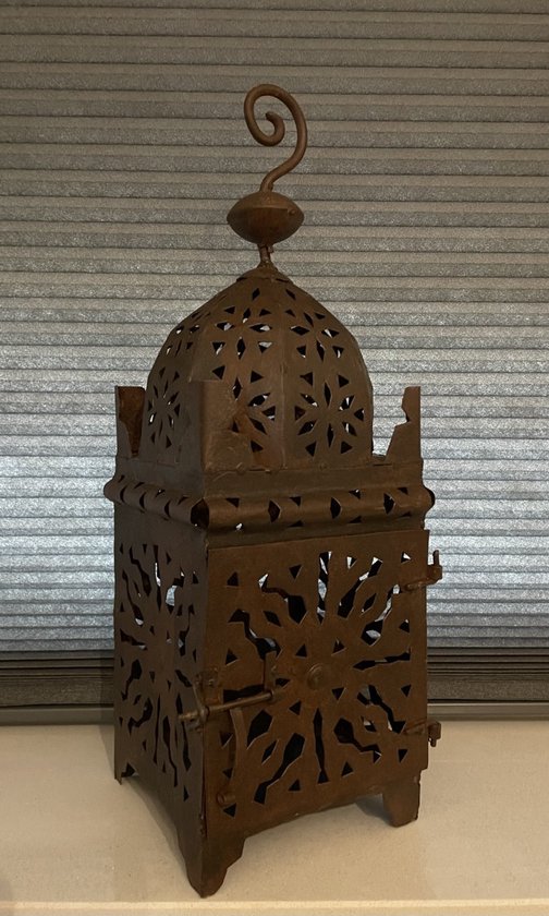 Oosterse lantaarn - Windlicht - Roest bruin - Marokkaanse stijl - Marocco - Ijzeren lantaarn - Kaarsenhouder - Natuurlijke roestfinish - Sfeervol - Sfeer - Woonaccessoires - Wonen - Woon accessoire