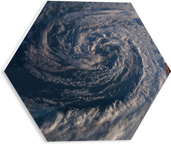 PVC Schuimplaat Hexagon - Sattellite Zwevend Rond de Aarde - 30x26.1 cm Foto op Hexagon (Met Ophangsysteem)