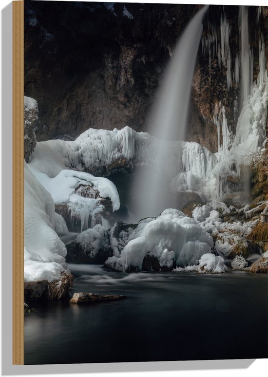 WallClassics - Hout - Lichtstralen op Sneeuw in Grot - 40x60 cm - 9 mm dik - Foto op Hout (Met Ophangsysteem)