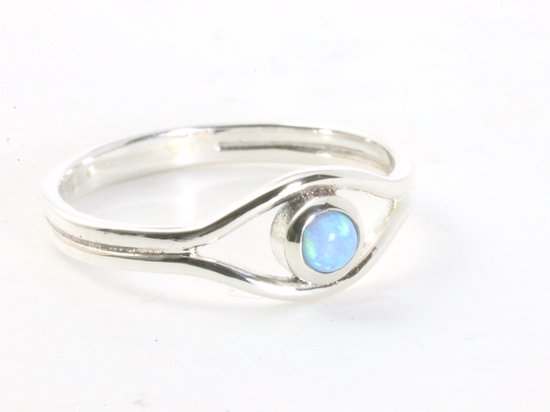 Fijne opengewerkte zilveren ring met Australische opaal - maat 18.5
