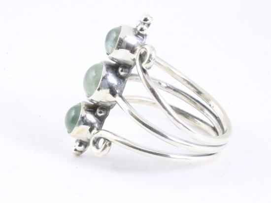 Bague en argent ajourée avec 3 pierres de préhnite - taille 16,5