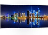 PVC Schuimplaat- Skyline van Dubai met Weerspiegeling in de Zee, Qatar - 100x50 cm Foto op PVC Schuimplaat
