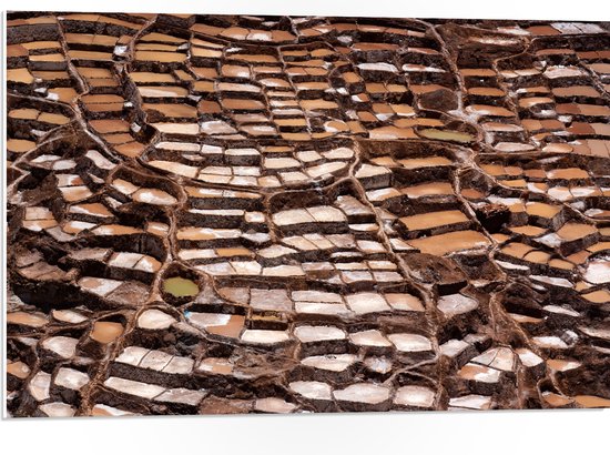 WallClassics - PVC Schuimplaat- Zoutpannen van Maras in Andesgebergte van Peru - 75x50 cm Foto op PVC Schuimplaat