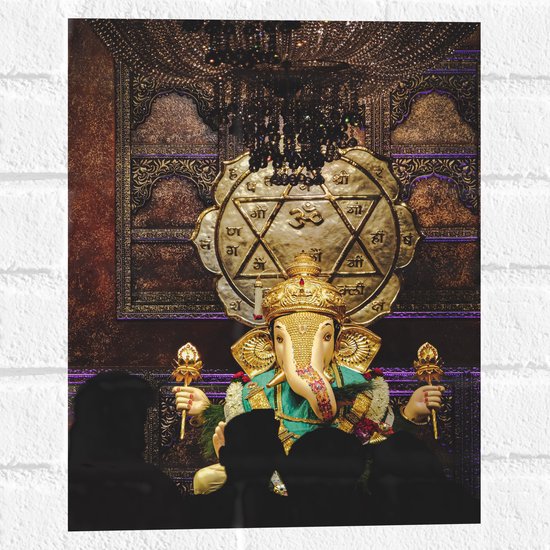 Muursticker - Ganesha Beeld in Hindoeïstische Tempel - 30x40 cm Foto op Muursticker