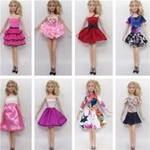 Poppenkleertjes - Geschikt voor Barbie - Set van 8 outfits - 10 x kleding voor modepoppen - Handgemaakt - Zachte stof