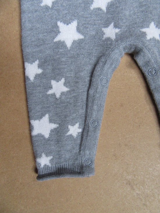 combinaison noukie's en tricot fin, gris, avec étoile en blanc, 3 mois 62