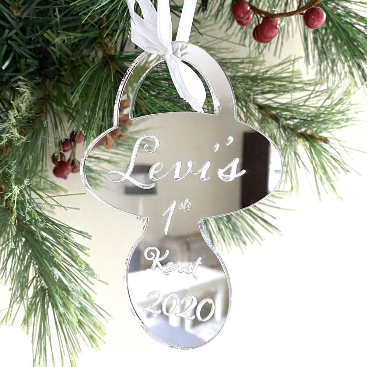 Kerstboom| Kerst| Kerstbal| kersthanger| kerstcadeau| kerstgeschenk| kraamcadeau| speen| gepersonaliseerd| HxB 12x9 cm breed| acryl| plexiglas| zilver spiegel