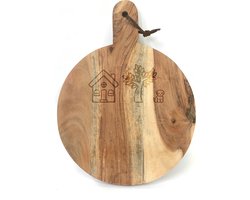 Ronde snijplank/hapjesplank gravure HUISJE BOOMPJE BEESTJE. Een origineel cadeau voor iemand die net een huis heeft gekocht, of gewoon zomaar. Het formaat is 40x30cm incl. handvat en 30cm doorsnede excl. handvat.