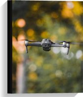 Canvas  - Drone op Groene Achtergrond - 30x40cm Foto op Canvas Schilderij (Wanddecoratie op Canvas)