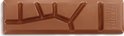 Een Tony's Chocolonely melkchocolade reep met gebroken lijnen patroon.