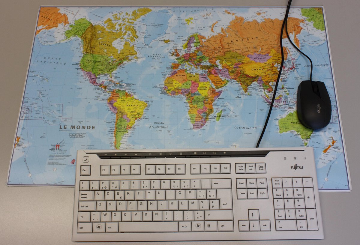 Muismat bureau onderlegger wereldkaart franstalig - tapis de souris et de bureau Monde
