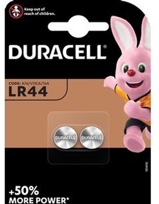 Duracell LR44 batterijen in bruine en zwarte verpakking met roze konijn en '+50% meer vermogen' tekst.