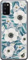 Leuke Telefoonhoesjes - Hoesje geschikt voor Samsung Galaxy A41 - Witte bloemen - Soft case - TPU - Bloemen - Blauw