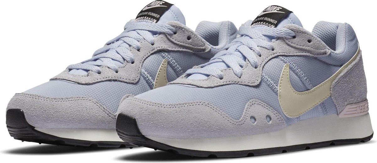 Nike VENTURE RUNNER WMNS Volwassenen Lage sneakers Kleur: Grijs Maat: 7.5 -  Schoenen.nl