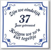 Huwelijk cadeau | Zijn we eindelijk 37 jaar getrouwd krijgen we zo'n kut tegeltje | Tegeltje spreuk 37 jaar getrouwd| Spreuktegels | Cadeau  37 jaar getrouwd