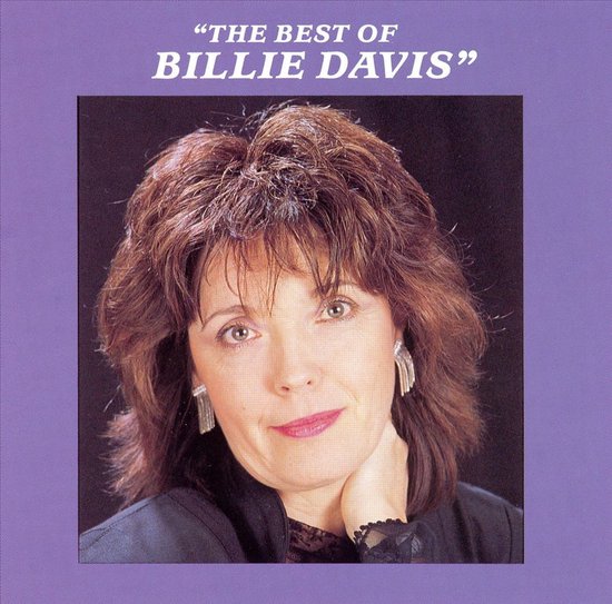 Portret van Billie Davis met bruin, warrig haar, grote oorclips en een donker kledingstuk. De tekst 'THE BEST OF BILLIE DAVIS' staat erboven.