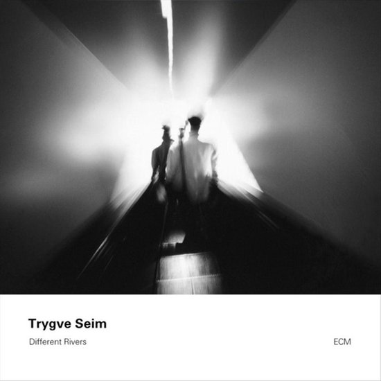 Zwart-wit albumhoes van Trygve Seim: Different Rivers met een vervaagd silhouet van personen op een roltrap.