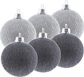 6x Zilveren en grijze kerstballen 6,5 cm Cotton Balls - Kerstversiering - Kerstboomdecoratie - Kerstboomversiering - Hangdecoratie - Kerstballen in de kleur zilver en grijs