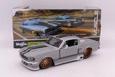 Ford Mustang GT 1967 rayures grises / noires