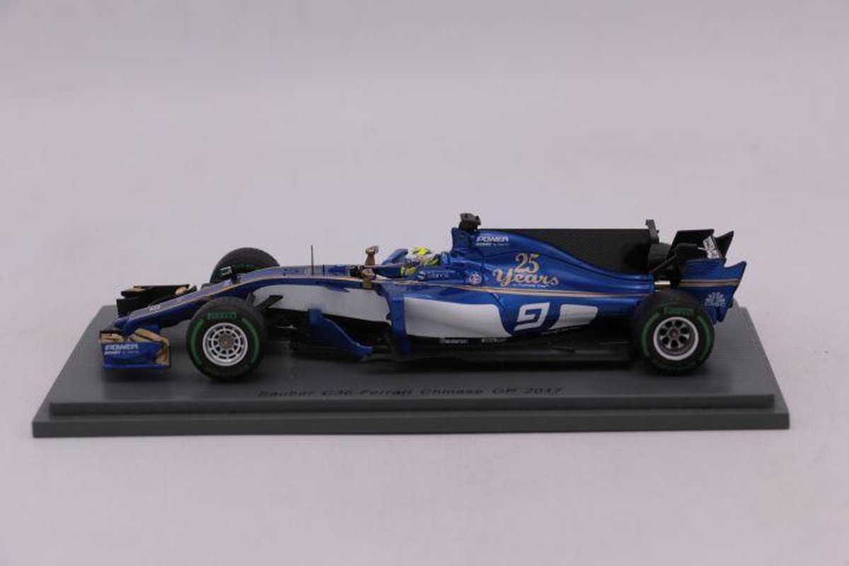 1:43 Diecast modelauto Sauber C36-Ferrari #9 Chinese GP 2017