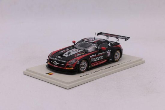 Het 1:43 gegoten modelauto van de Mercedes-Benz SLS AMG GT3 Black Falcon #18 van de 24H Spa 2014. De rijders waren Richard Muscat/ Vladimir Lunkin/ Saud Turki al Faisal en Christian Bracke. Dit schaalmodel is gelimiteerd op 500 stuk