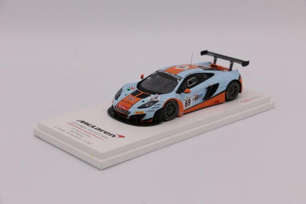 De 1:43 Diecast Mofdelcar van de McLaren MP4-12C GT3 #69 van de 24H Spa 2013.De rijders waren Adam Carroll/Nico Verdonck en Rob Bell.De fabrikant van het schaalmodel is Truescale Miniatures. - TrueScale Miniatures