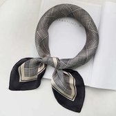 Stijlvolle Sjaal Beige - Zwart  Geruit – 70 x 70 cm | Hoofdband - Sjaaltje - Bandana - Haarband | Ruit - Plaid - Engels | Prachtige glans | Chique om nek of aan tas!