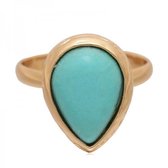 Ring in goudkleur met blauwe druppel steen en een ringmaat van minimaal 17 mm