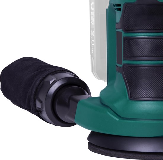 Achterkant van de groene Vonroc excentrische schuurmachine, met stofzak en de 2.0Ah 20V accu.