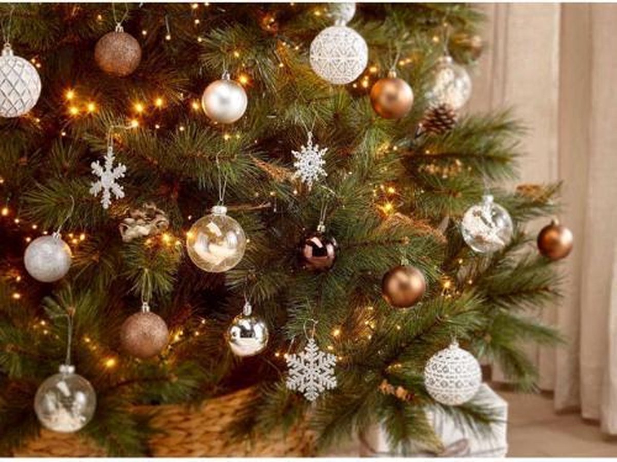 Kerstboom met gouden decoratie van Imperial Art House op canvas, behang en meer Kerstboom met gouden decoratie van Imperial Art House op canvas, behang en meer
