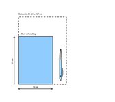 Blauw notitieboek van 15 x 21 cm, naast een blauwe pen, met A4-referentie.