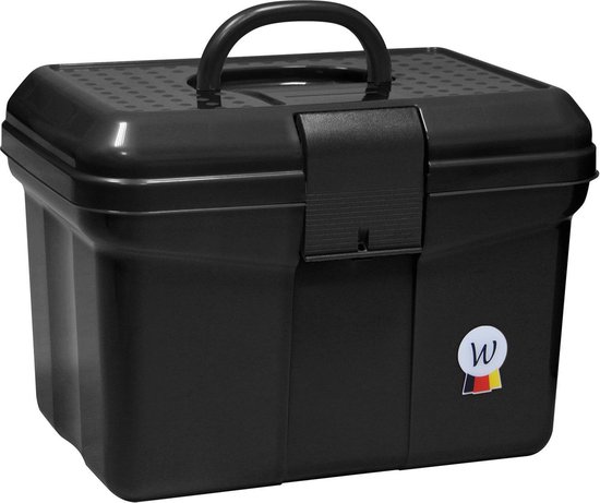 Zwarte poetskist met handvat en zwarte sluiting. Gemaakt van gerecycled materiaal.