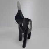 Fairtrade beeldje 16cm hoog olifant van hout in zwart en wit