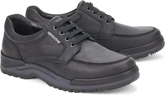 Paar donkergrijze leren Mephisto veterschoenen. Zichtbaar het logo 'Mephisto' op de zijkant.