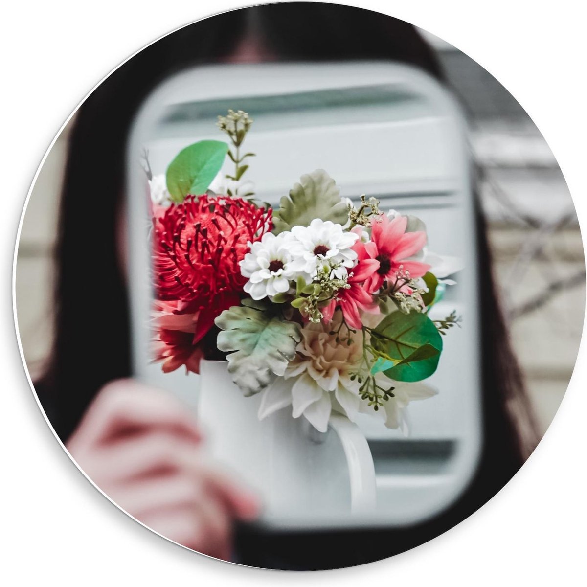 KuijsFotoprint - Schilderij - Bloemboeket In Spiegel Bij Vrouw - Zwart, Wit, Groen En Rood