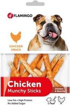 Flamingo hondensnack Chick'n snack munchy milk stick 80gr. Let op: 1 zakje van 80 gram!