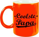 Coolste papa tekst cadeau mok / beker - neon oranje - 330 ml - Vaderdag / verjaardag
