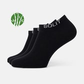 Drie zwarte SOLIT enkelsokken met bamboe logo.