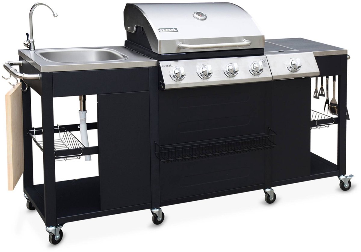 sweeek - Gasbarbecue met 4 branders + 1 zijbrander, buitenkeuken met gootsteen, keukengerei en thermometer - d'artagnan