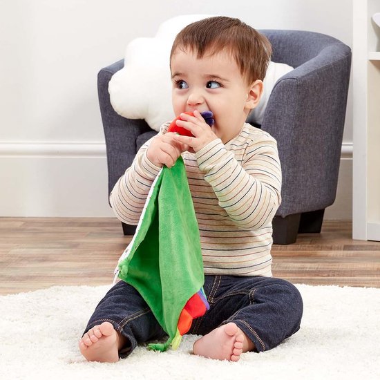 Zachte Babydekbed met Regenboog en Rups - Sensorische Comfortdeken met Textuur Labels — afbeelding 3